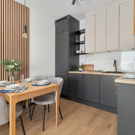 Stylish With Parking And Balcony By Renters Apartamento *