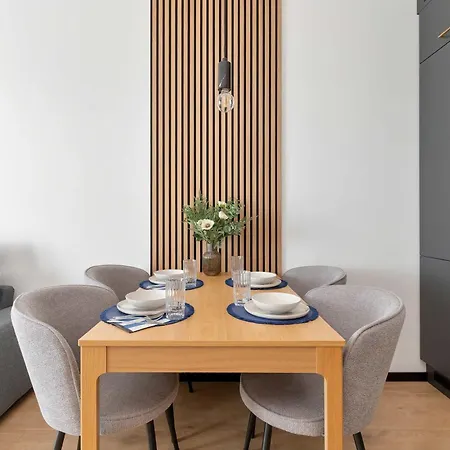 Stylish With Parking And Balcony By Renters Apartamento